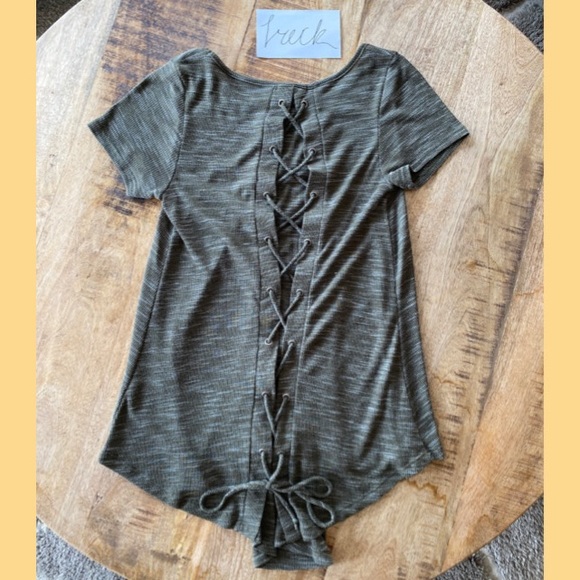 Adorable top - Picture 2 of 3